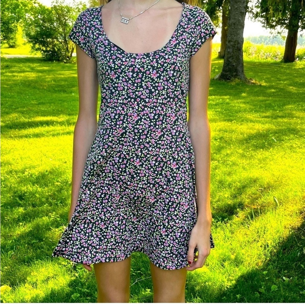 American Eagle Gray Mini Dress Blue Green Floral Print Cut Out Back Size Large - Picture 10 of 10